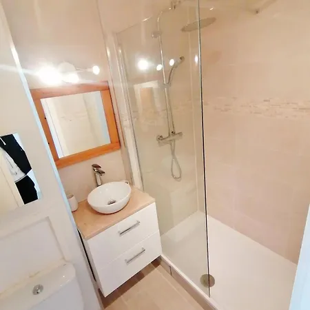 Duplex With Terrace In And Pool 코골렝